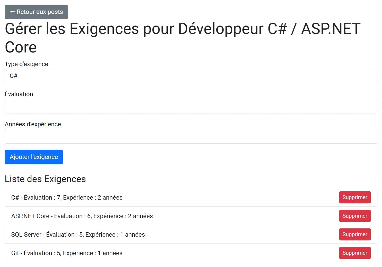 Page « Gérer les Exigences pour Développeur C# / ASP.NET Core » : un bouton Retour aux posts, un formulaire d'ajout (type d'exigence, évaluation, années d'expérience, bouton Ajouter l'exigence) et la liste de quatre prérequis (C# 7 et 2 ans, ASP.NET Core 6 et 2 ans, SQL Server 5 et 1 an, Git 5 et 1 an), chacun avec un bouton rouge Supprimer.